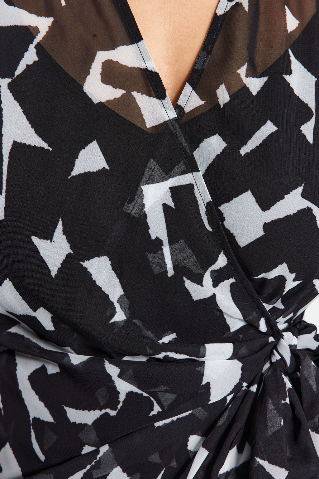 TRENDYOLMILLA Siyah Kruvaze Baglama Detayl? Mini Mono Desenli Dokuma Elbise TWOAW24EL00488 фото 10