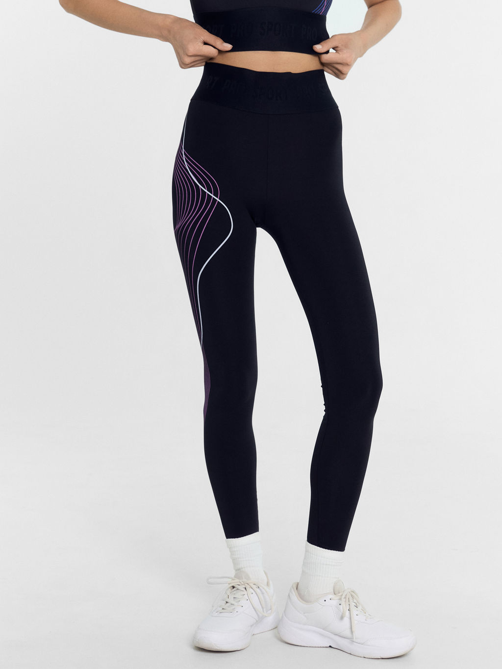 Брюки (легинсы) женские черные с печатью черный +печать 342305 - Mark formelle фото 2