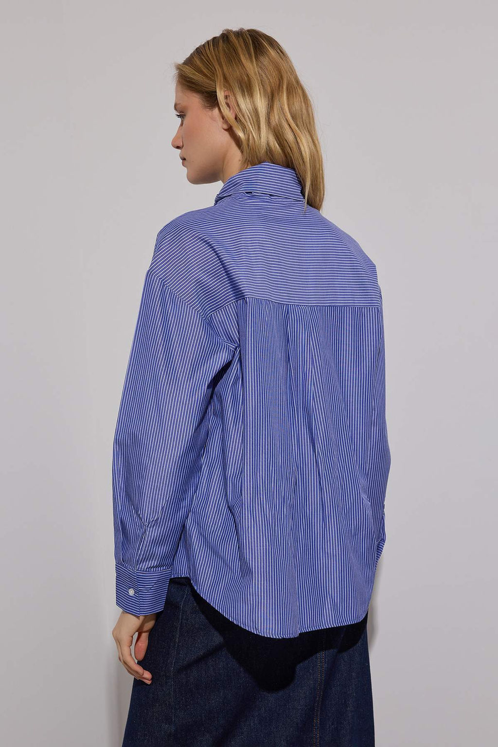 Limited Edition Lacivert Cizgili Fular Baglamal? Gomlek TWOAW26GO00046 - Trendyolmilla фото 4