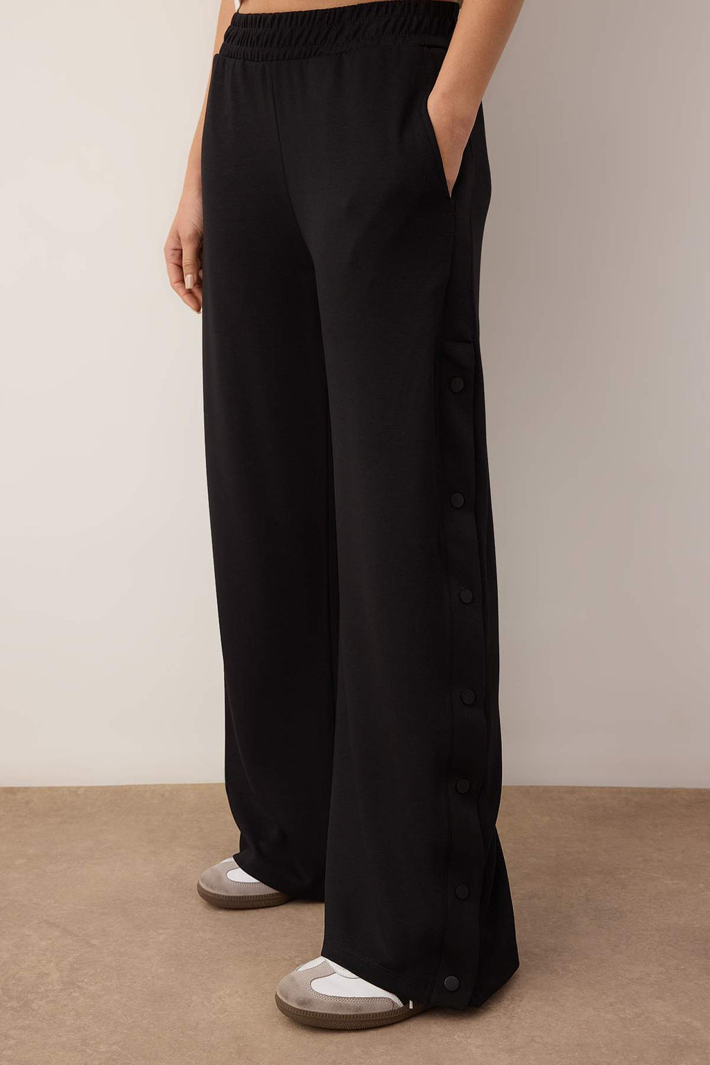 Siyah Yan? C?tc?tl? Wideleg/Genis Paca Orme Esofman Alt? TWOAW26EA00006 - Trendyolmilla фото 3