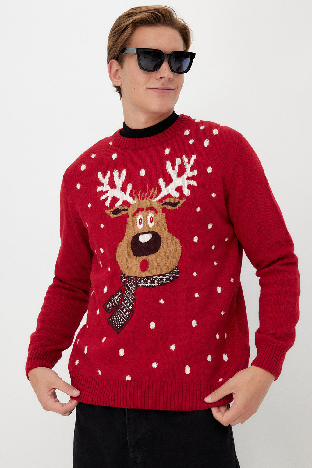 TRENDYOL MAN K?rm?z? Unisex Regular Fit Yunlu Bisiklet Yaka Geyik Desenli Christmas Triko Kazak TMNAW23KZ00224