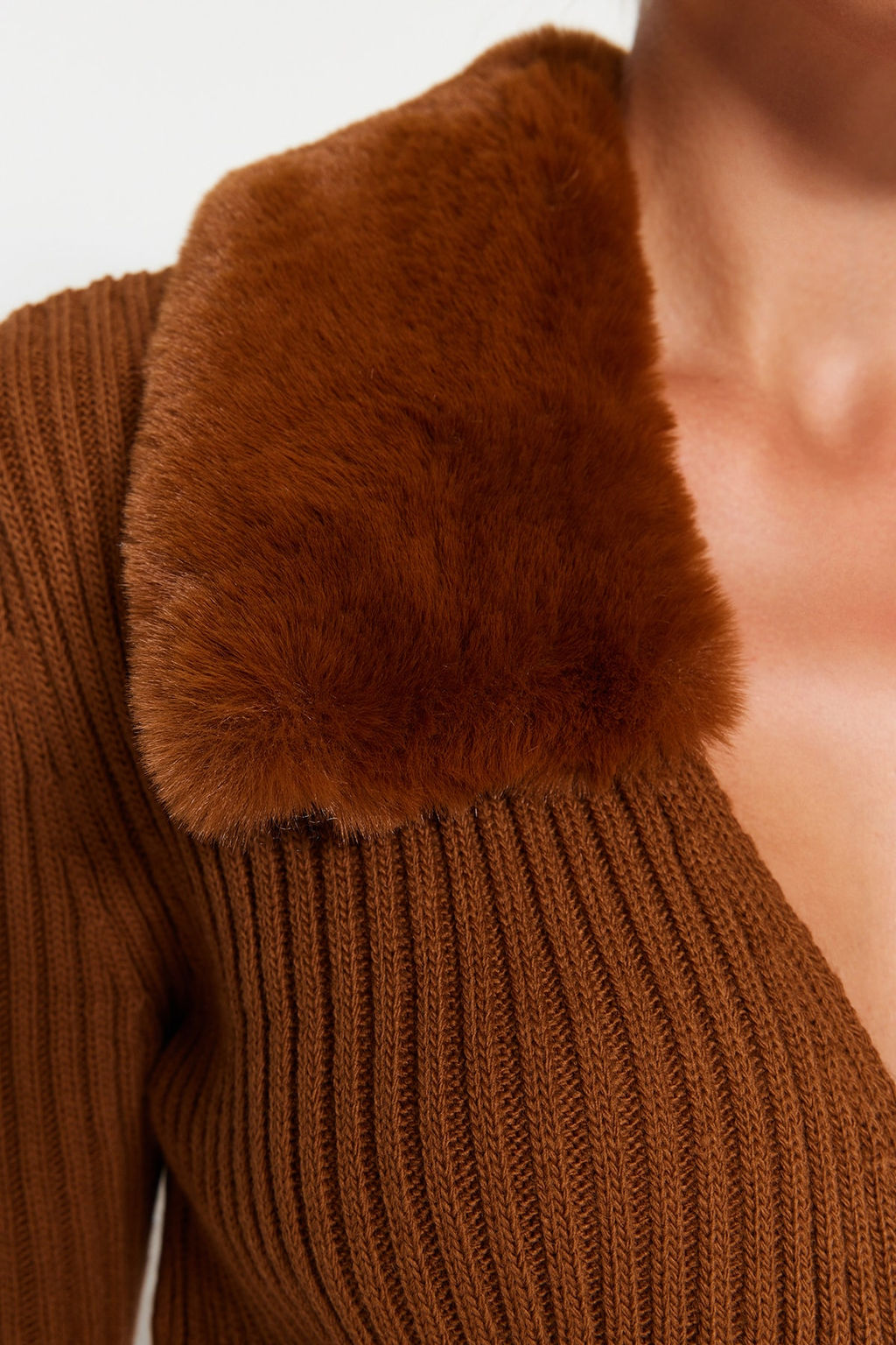 Kahverengi Crop Suni Kurk Detayl? Triko Kazak TWOAW24KZ00223 - Trendyolmilla фото 4