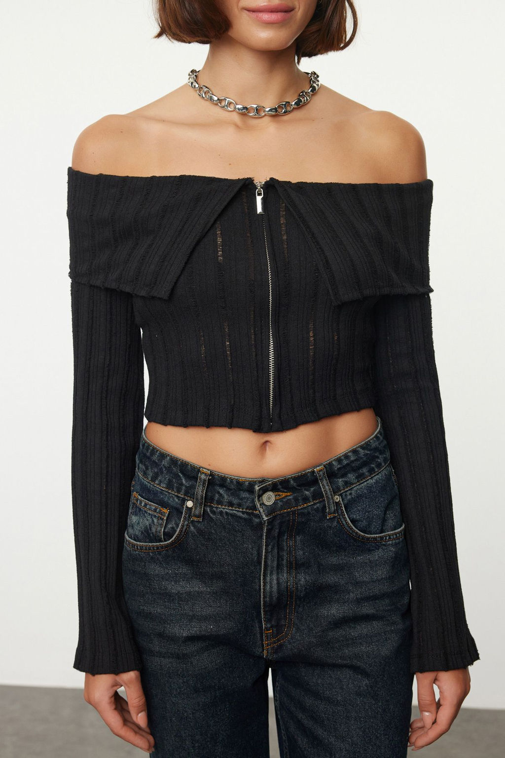 Trendyolmilla Siyah Fermuar Detayl? Carmen Yaka Crop/K?sa Regular/Normal Kal?p Orme Bluz TWOAW25BZ00070  фото 3