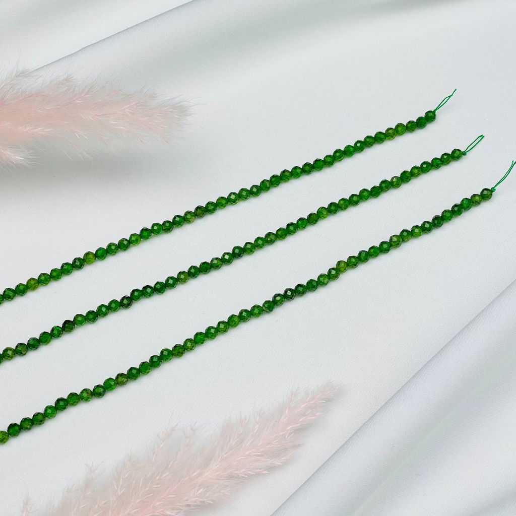 Бусины для украшений из Хромдиопсида (88 бусин) 38 см