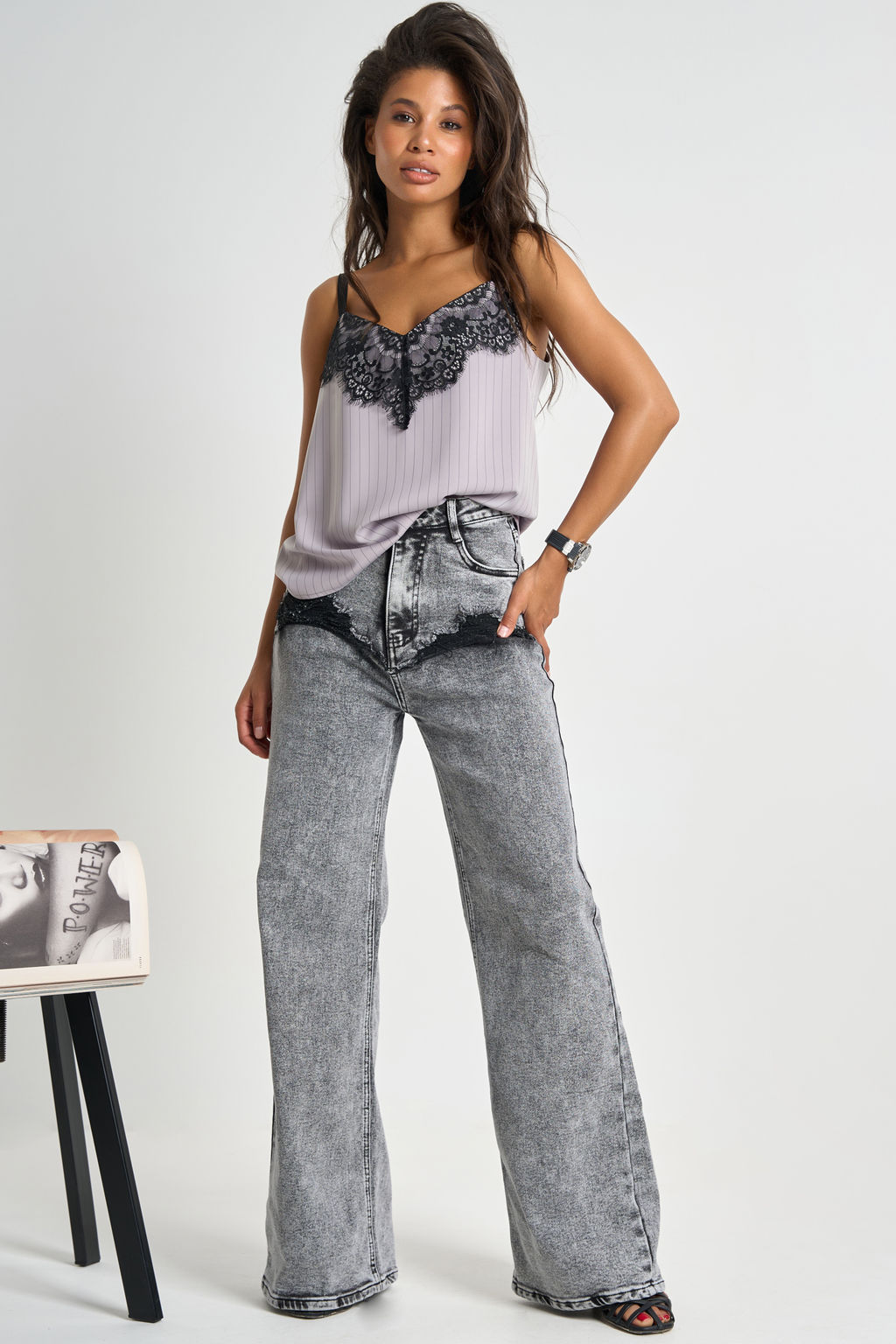 Топ в полоску с кружевной вставкой тауп