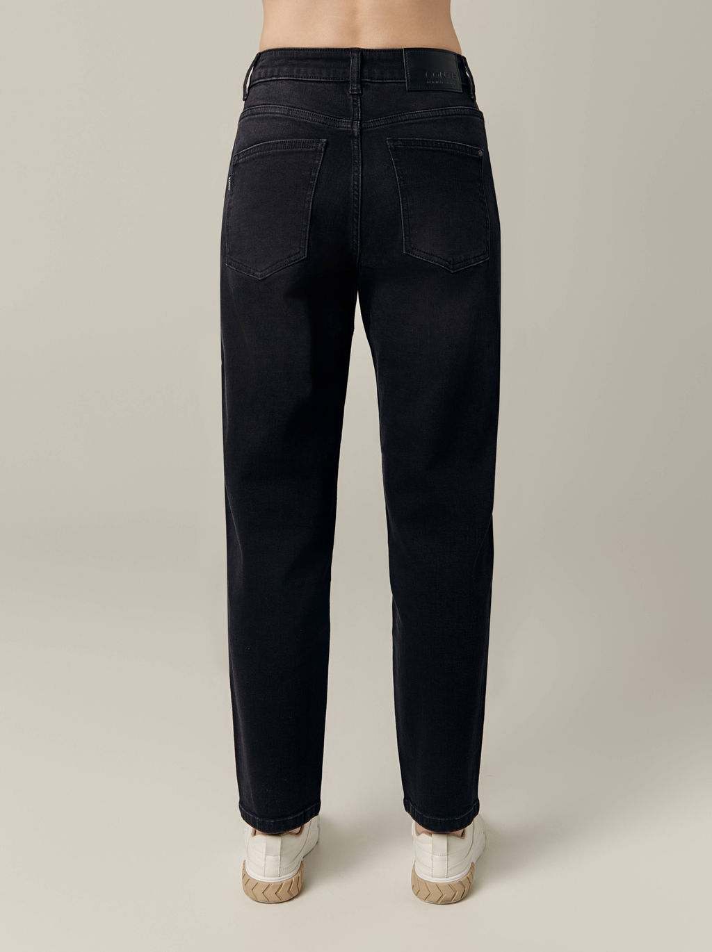 CONTE CON-662 Черные джинсы mom с эффектом потертости из eco-friendly денима black - Conte elegant фото 3