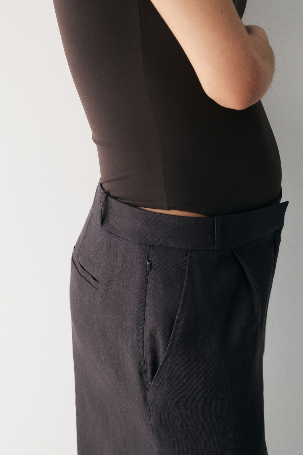 Pantal?n sastre amplio en mezcla de lino Easy Care - H&m фото 6