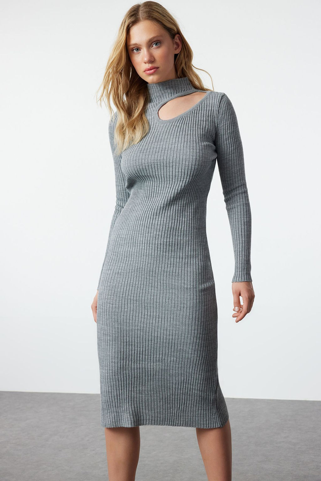 TRENDYOLMILLA Murdum Midi Triko Cut Out/Pencere Detayl? Elbise TWOAW24EL00028 фото 18