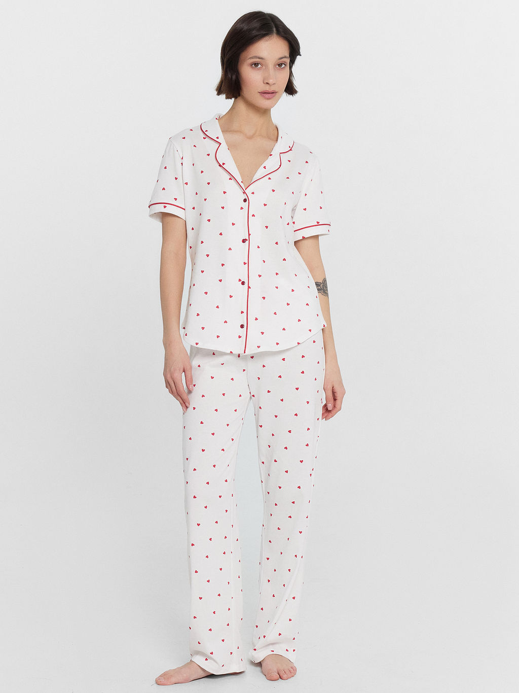 Пижама женская белая с принтом "сердечки"