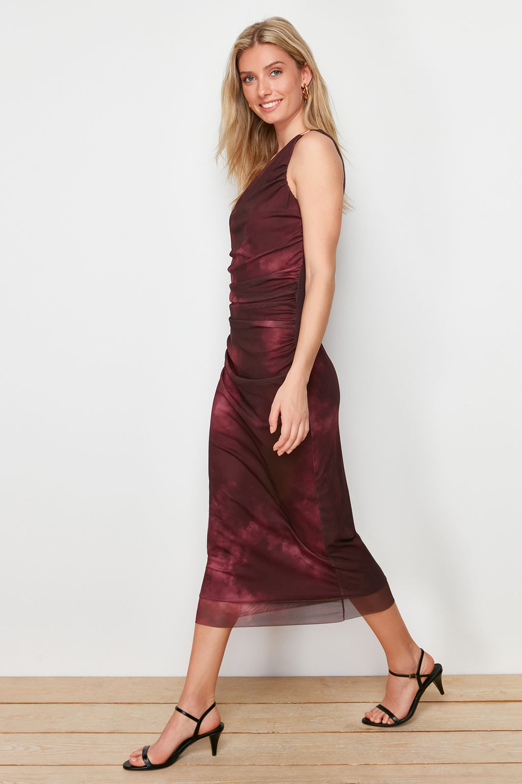 TRENDYOLMILLA Turuncu Tek Kol Vucuda Oturan Aksesuar Detayl? Tul Esnek Orme Midi Kalem Elbise TWOSS24EL00174 фото 7