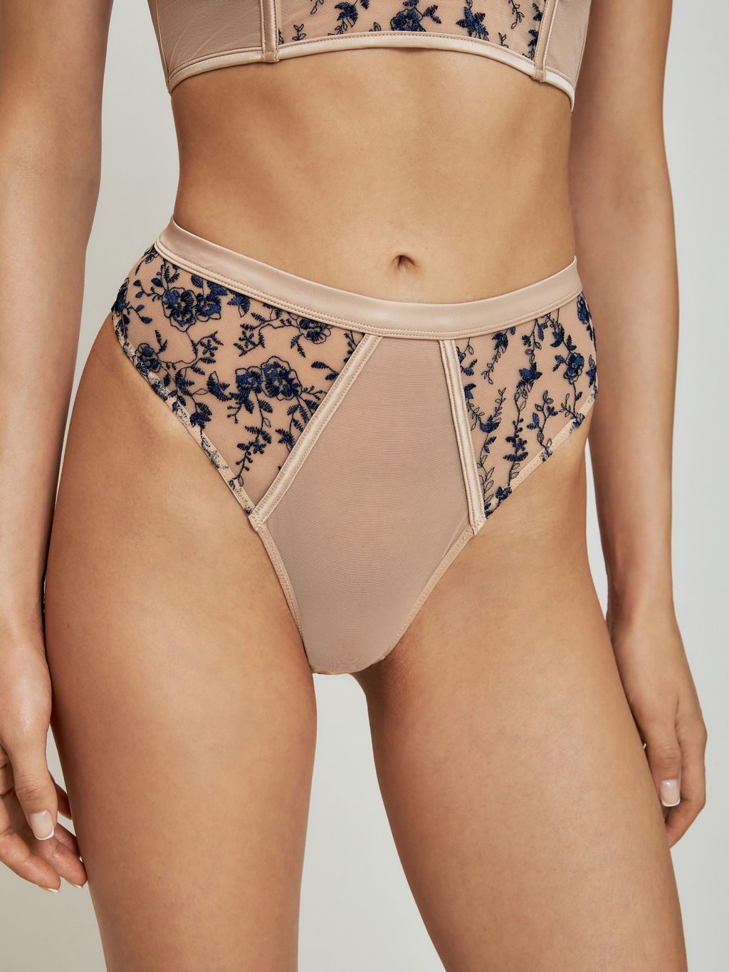 Трусы стринги с высокой талией жен. Konstancia бежевый - Infinity Lingerie фото 3
