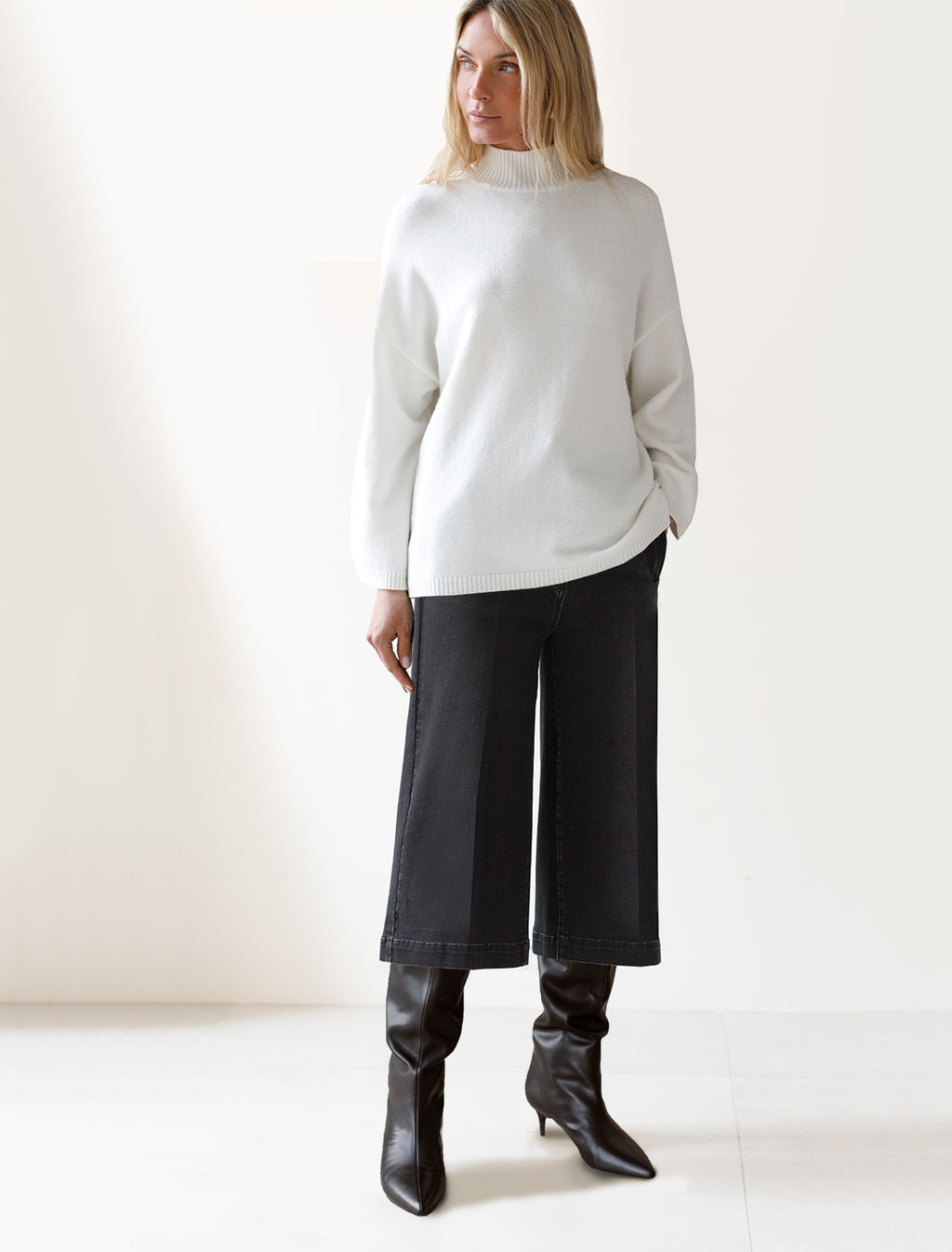 Шорты джинсовые vilatte D58.031 эластичный деним черный