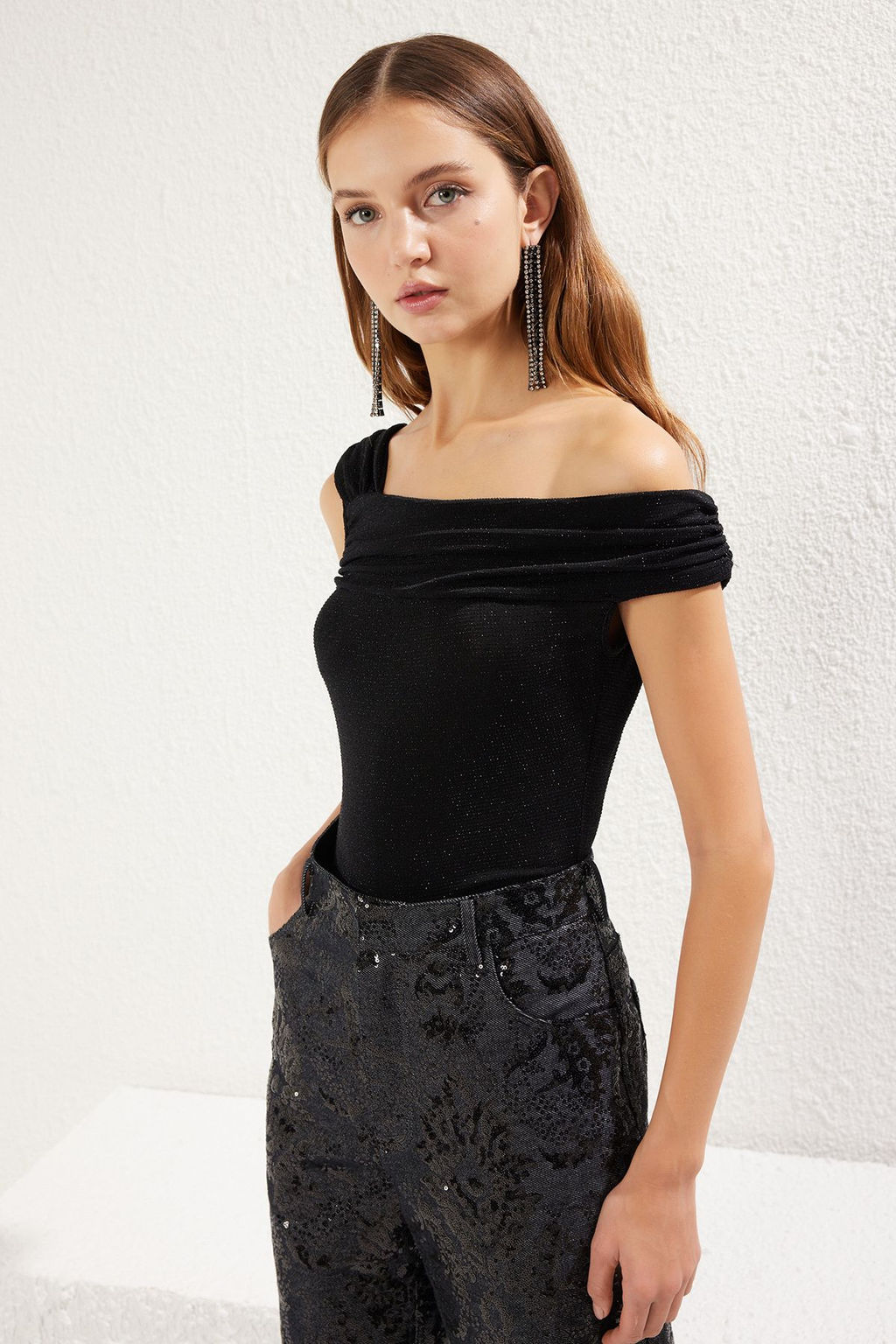 TRENDYOLMILLA Siyah Asimetrik Yaka Simli Orme Body TPRSS25BD00007 фото 4