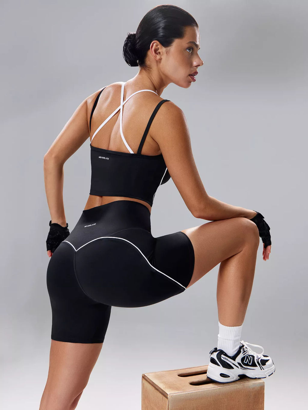 Моделирующие спортивные шорты