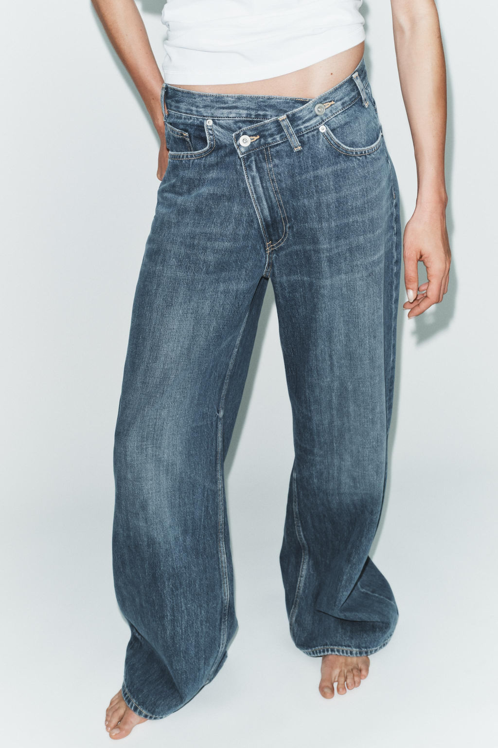 JEANS TRF WIDE LEG CINTURA CRUZADA TIRO ALTO / Azul / Gris - Zara фото 2