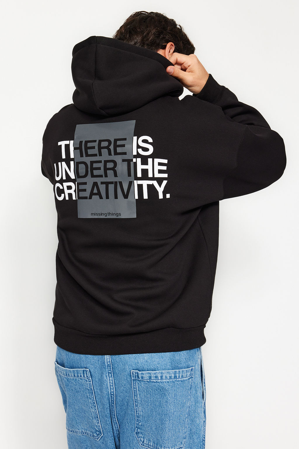 TRENDYOL MAN Siyah %100 Pamuk Oversize/Genis Kesim Kapusonlu Uzun Kol S?rt Yaz? Bask?l? Sweatshirt TMNAW24SW00220 - Trendyolmilla фото 4