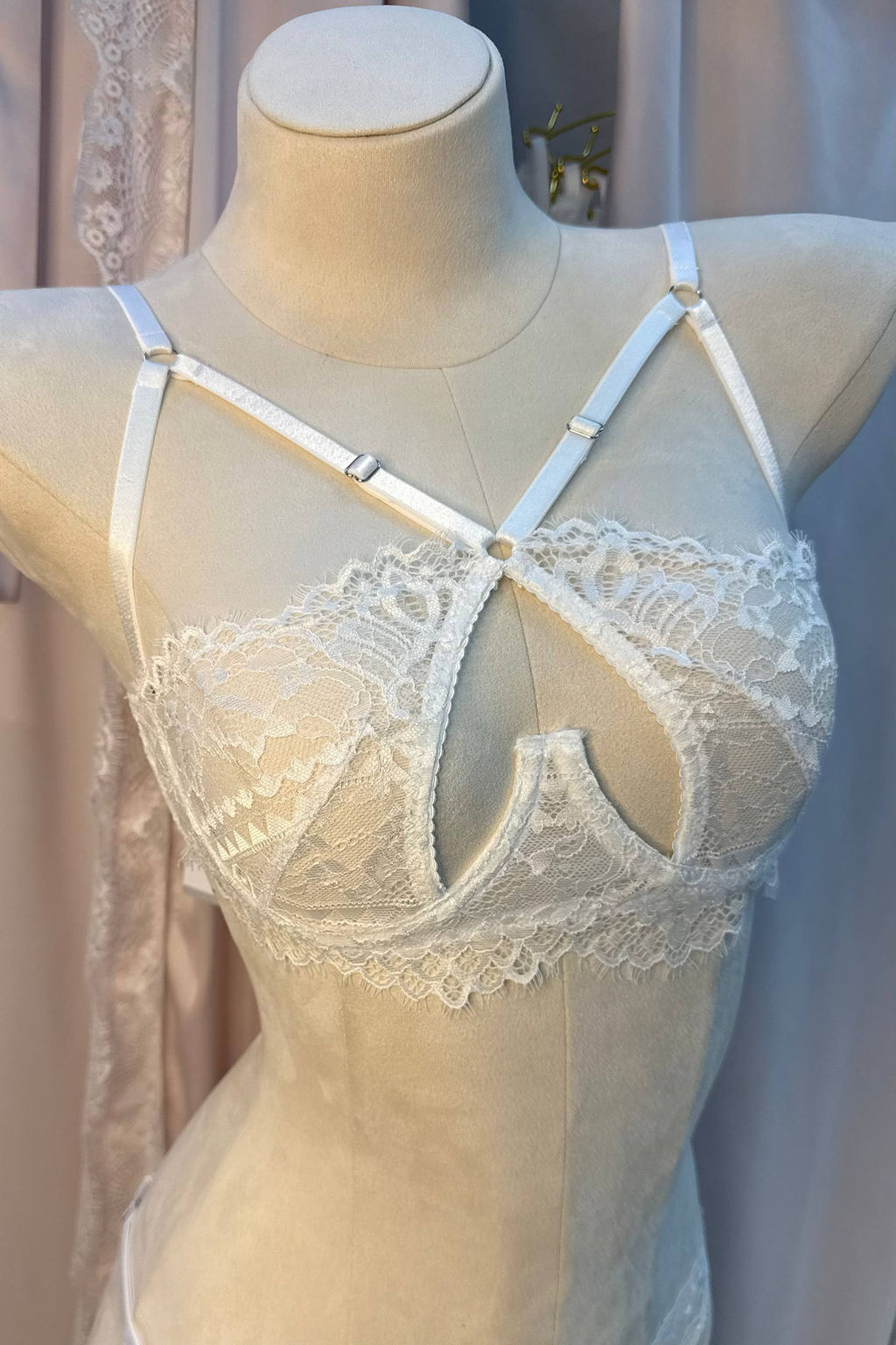 D0137 БЕЛЫЙ КОМПЛЕКТ БЕЛЬЯ