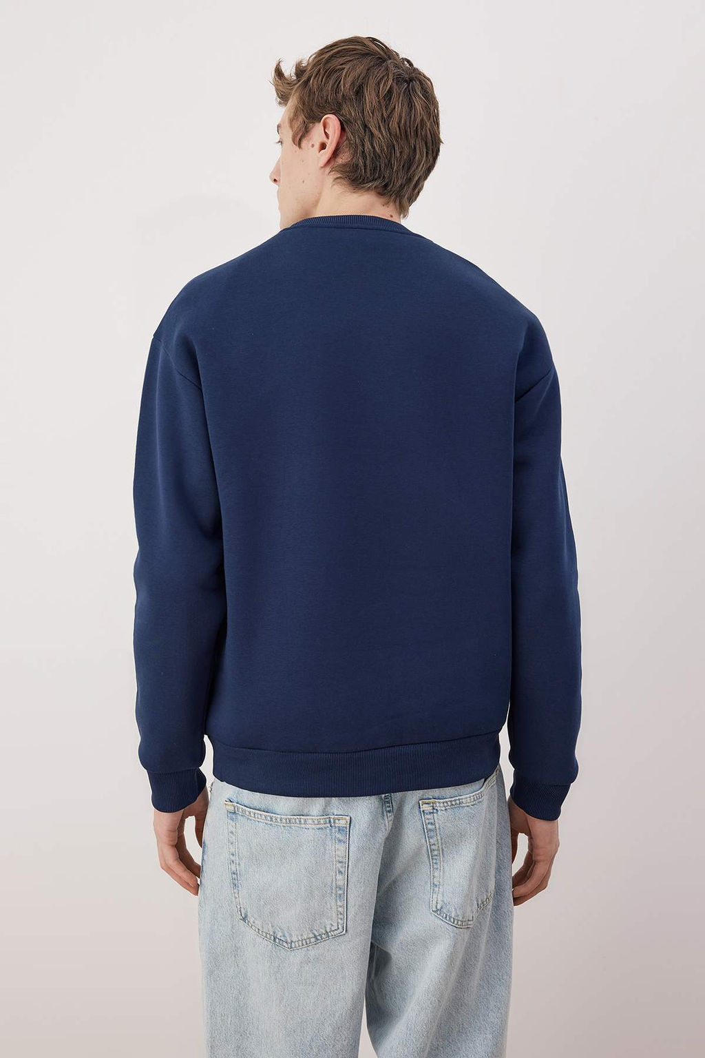 TRENDYOL MAN Tas Oversize/Genis Kesim Yaz? Nak?sl? Kal?n Ici Polar Sweatshirt TMNAW25SW00091 - Trendyolmilla фото 18