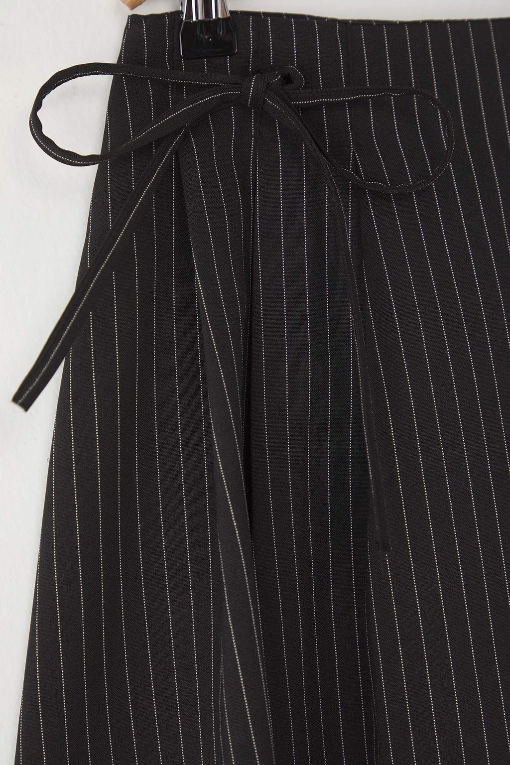 Trendyolmilla Koyu Antrasit Plise ve Kurdele Detayl? Mini Boy Dokuma Etek TEDAW25ET00012  фото 2