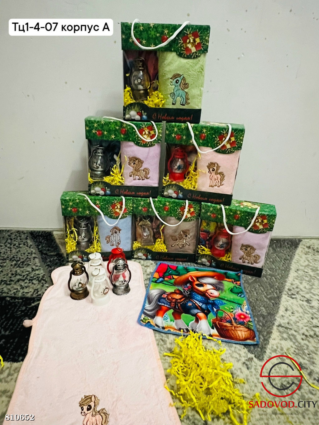 Набор 3 в 1 в комплект входят салфетки 25/25 с вышивкой лошадей