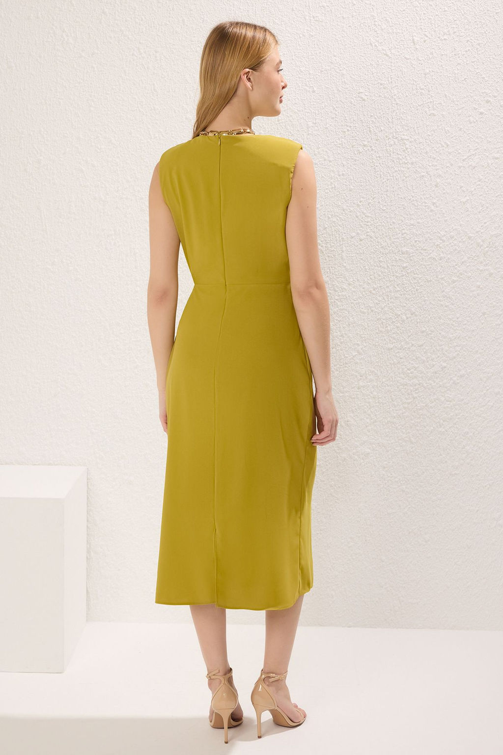 Yag Yesili Duz Vucudu Saran Aksesuarl? Midi Dokuma Elbise TWOSS25EL00204