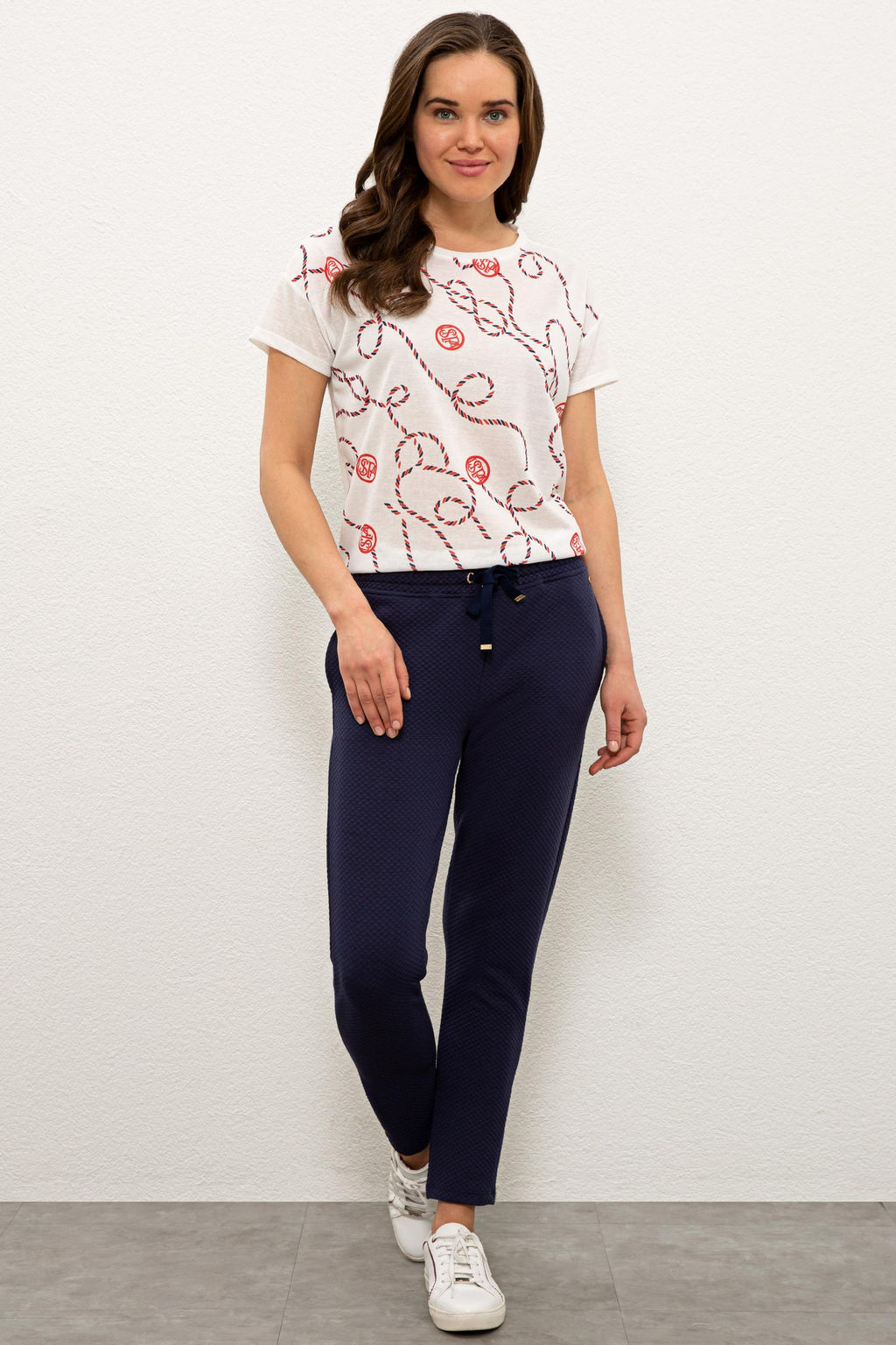 Kad_n Beyaz Bisiklet Yaka Ti__rt