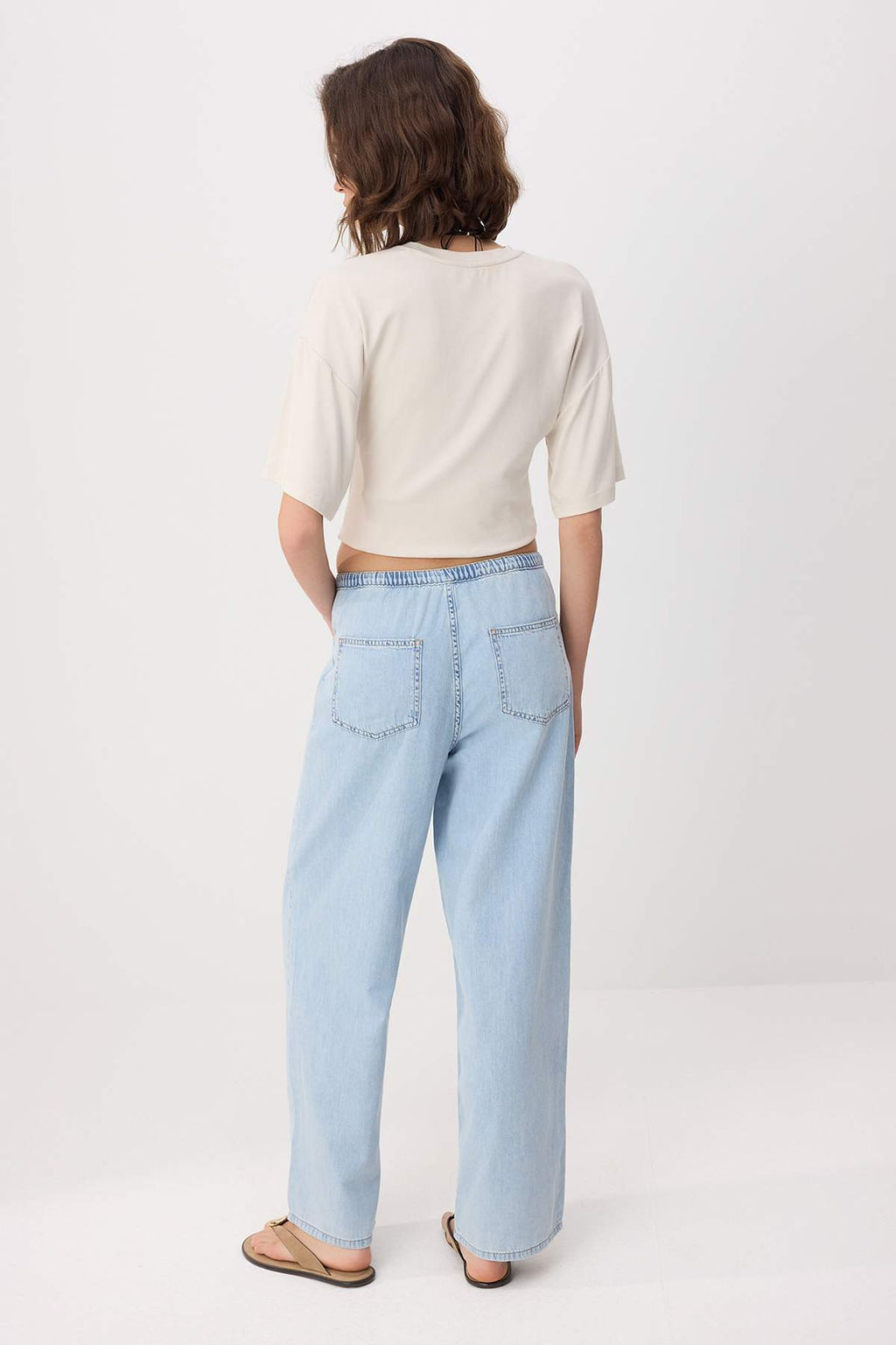 Ac?k Mavi Dokumlu Normal Bel Wide Leg Jeans TWOSS26JE00300 - Trendyolmilla фото 4