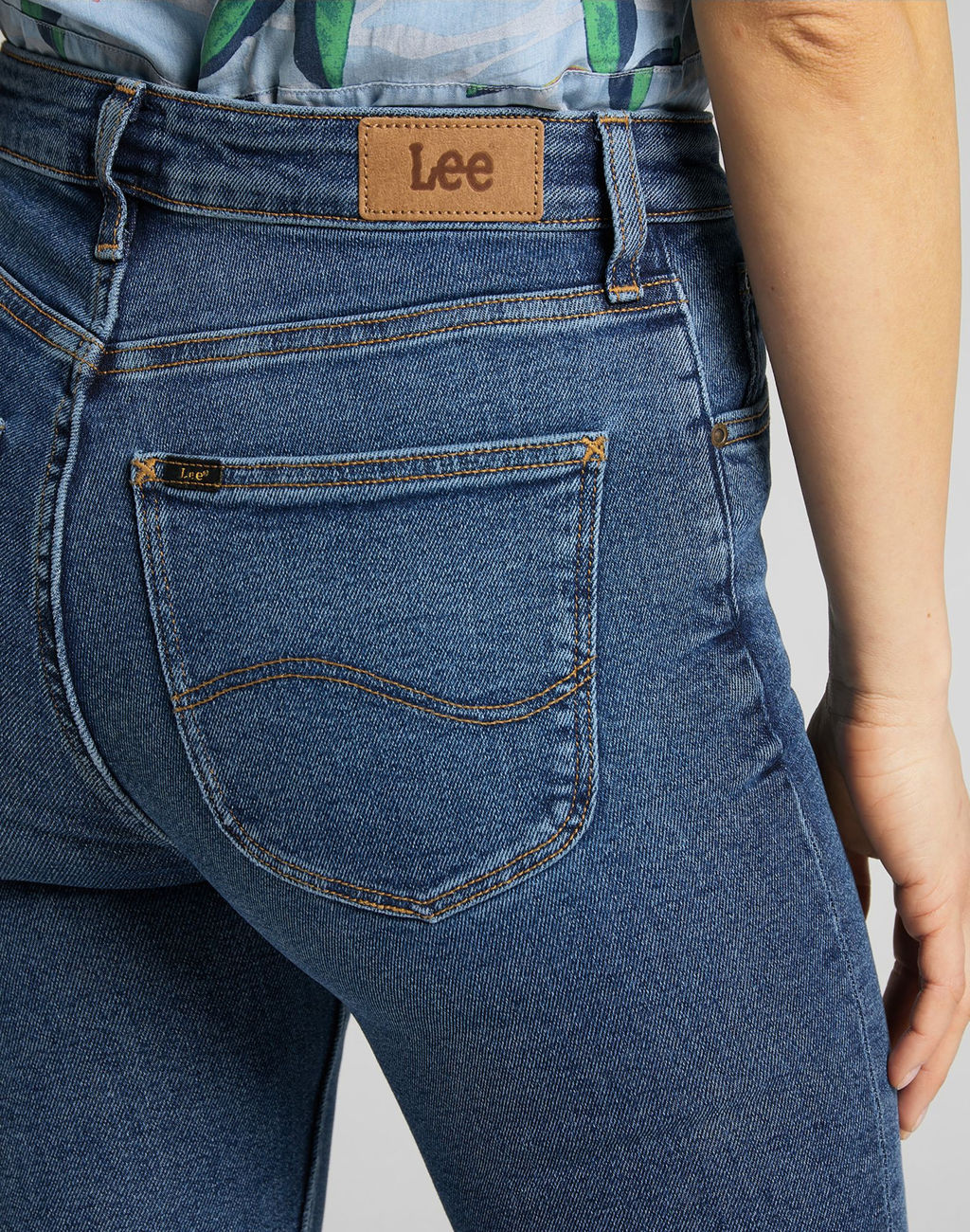 Джинсы женские