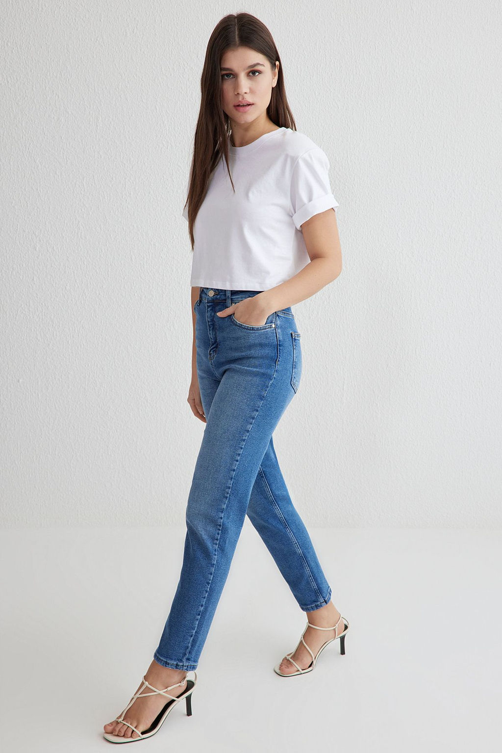 Mavi Yuksek Bel Comfort Mom Jeans TWOSS25JE00115 - Trendyolmilla фото 2