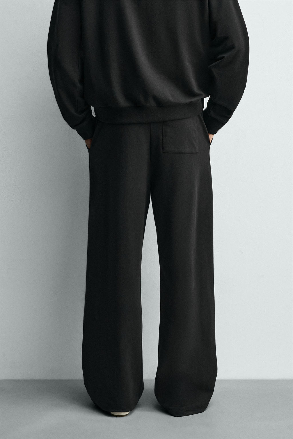 PANTAL?N JOGGER PLIEGUES SOFT / Negro