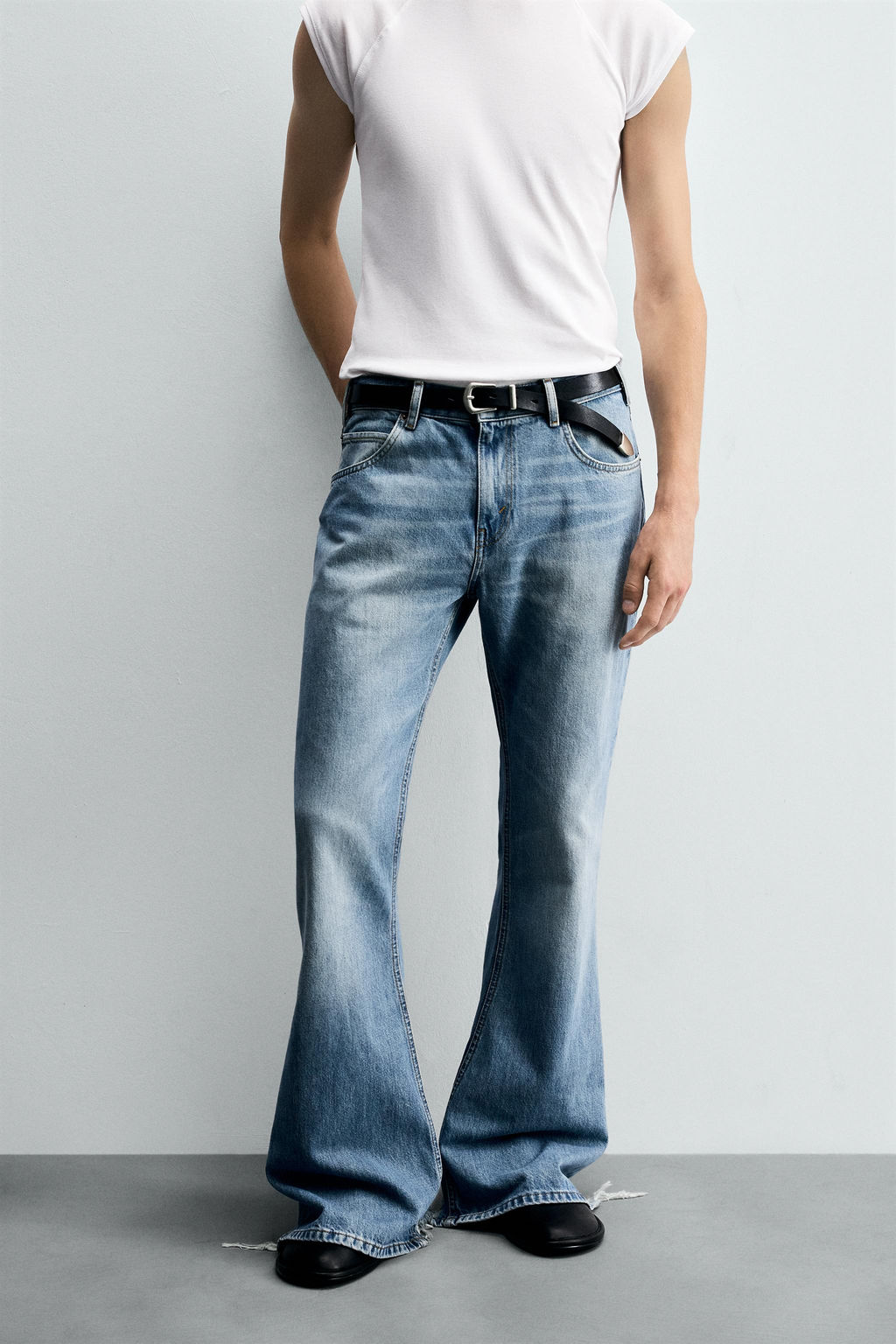 FLARE FIT JEANS