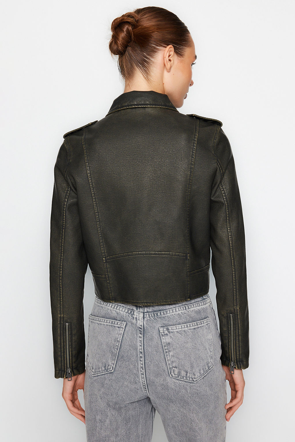 Trendyolmilla Antrasit Eskitme Detayl? Suni Deri Biker Ceket Mont TWOAW24MO00277  фото 11