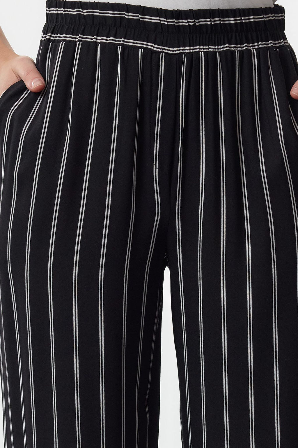 TRENDYOLMILLA Siyah Rahat Kesim Cizgili Genis Paca Dokuma Pantolon TWOSS25PL00008  фото 5