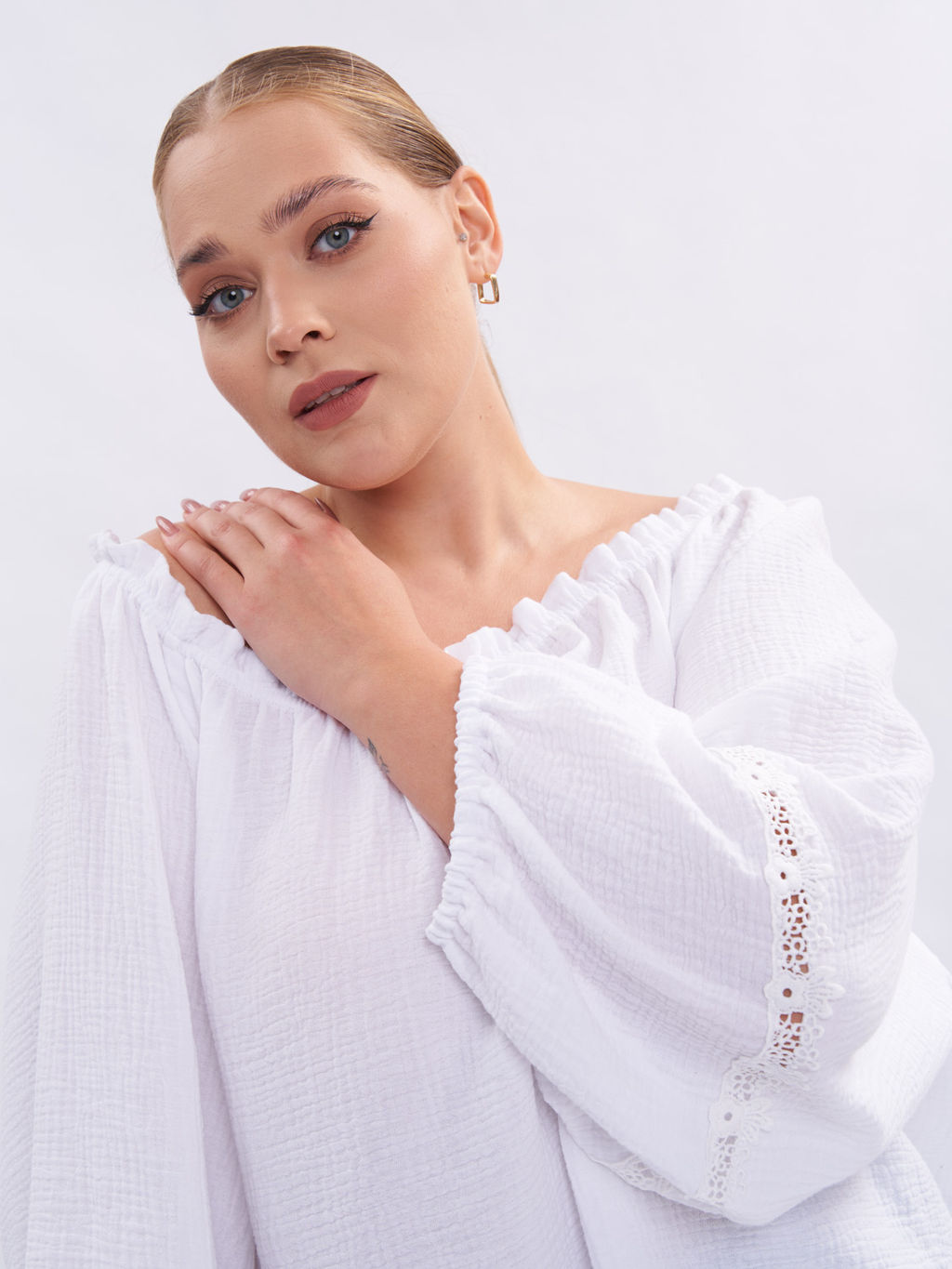 Блузка из муслина с кружевом BL09401WHT02