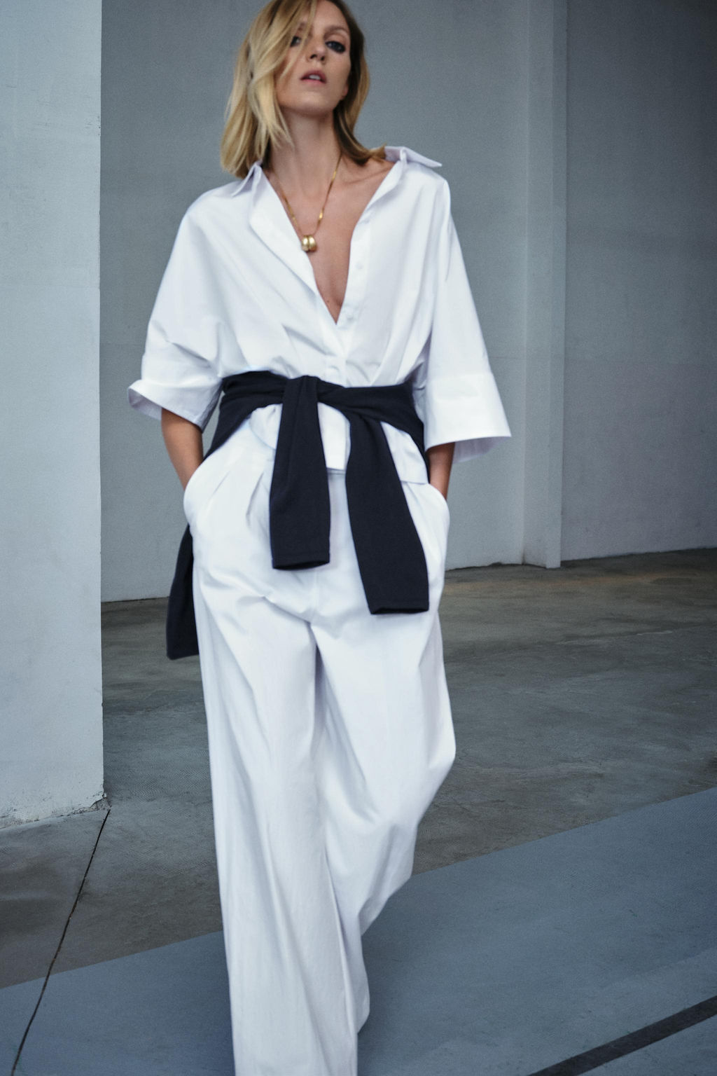 ZW COLLECTION TECHNICAL-EFFECT DARTED TROUSERS - Zara фото 20