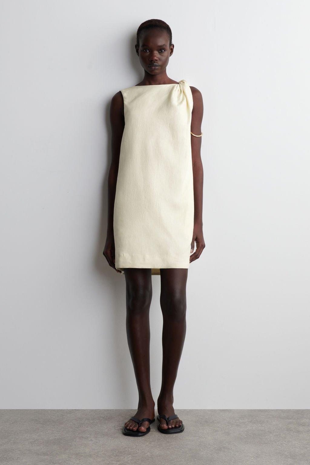 VESTIDO CORTO DE LINO CON DETALLE RETORCIDO - H&m фото 2