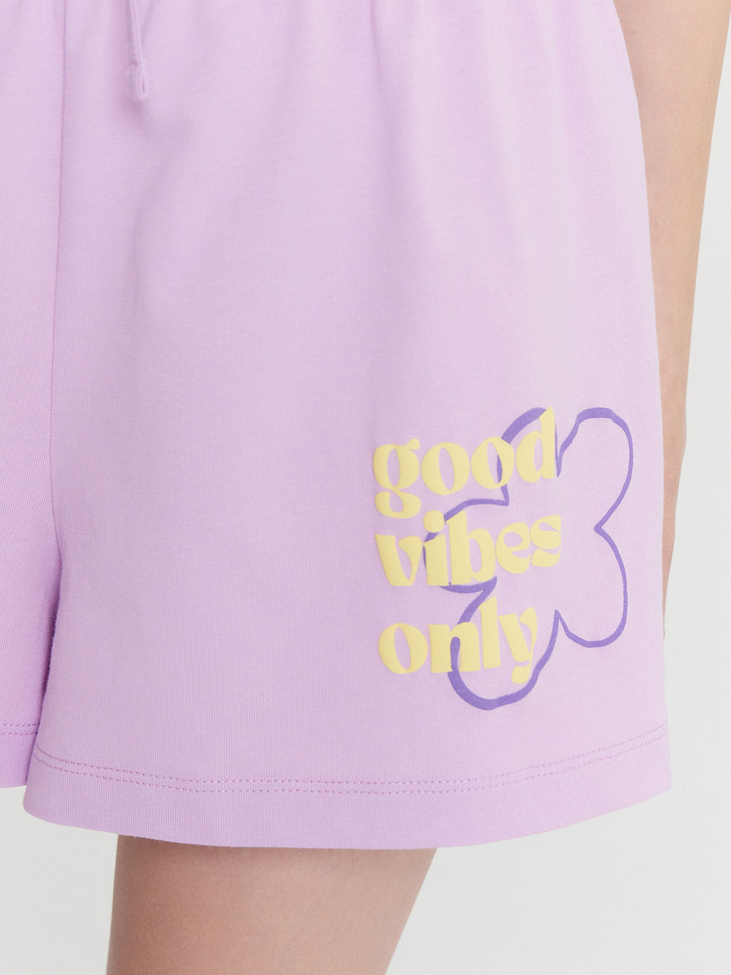 Шорты для девочек лиловые с надписью good vibes only - Mark formelle фото 6