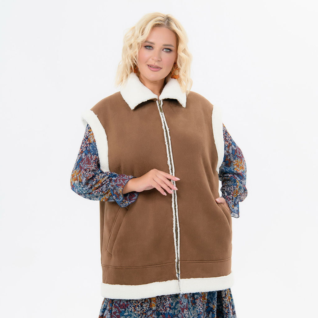 Жилет из экомеха "дубленка", на молнии, цвет "карамель"