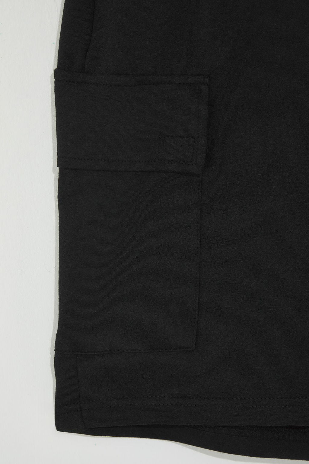 TRENDYOL MAN Siyah Oversize/Genis Kesim Gizli Kordonlu Lastik Belli Kargo Cepli Etiketli Sort TMNSS24SR00018 - Trendyolmilla фото 6