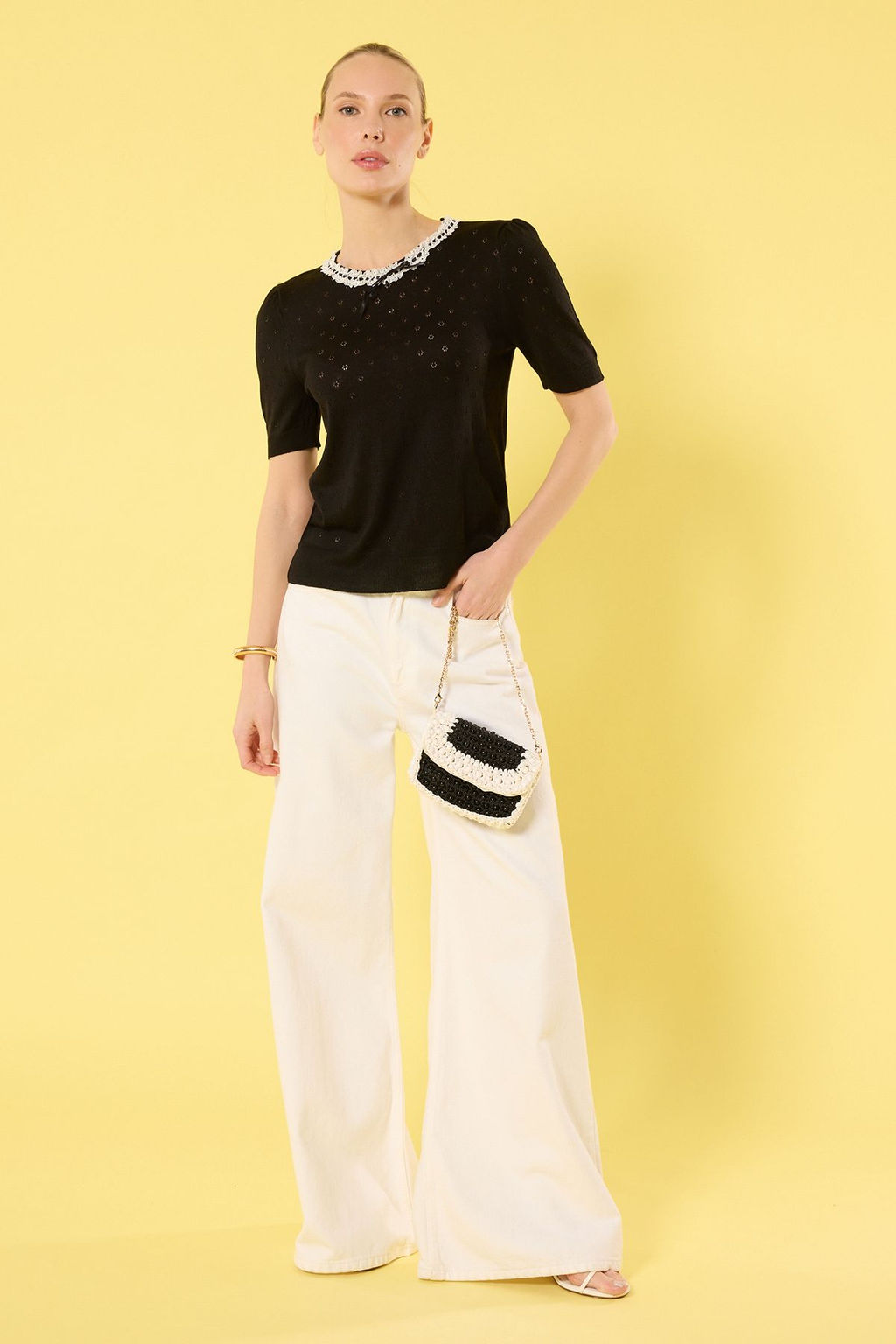 Trendyolmilla Siyah Bisiklet Yaka Dantel Detayl? Ajurlu Triko Bluz TWOSS25BZ00176