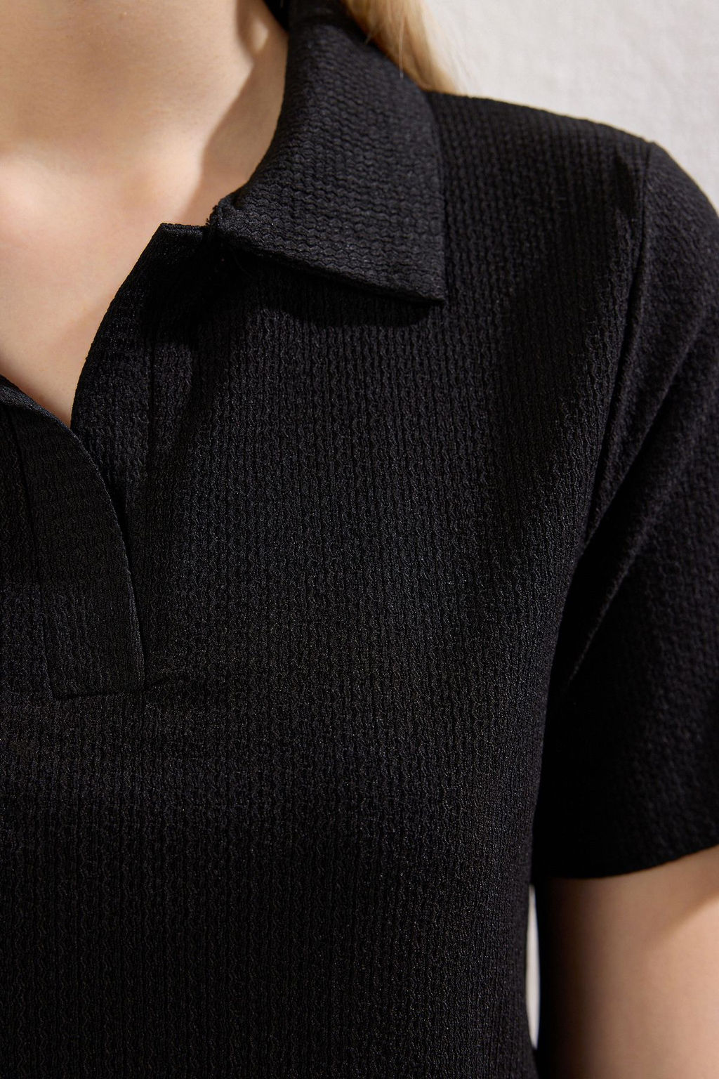 TRENDYOLMILLA Siyah Polo Yaka Dugmeli Regular/Standart Kal?p Burumcuk Orme Bluz TWOSS25GO00105 фото 7