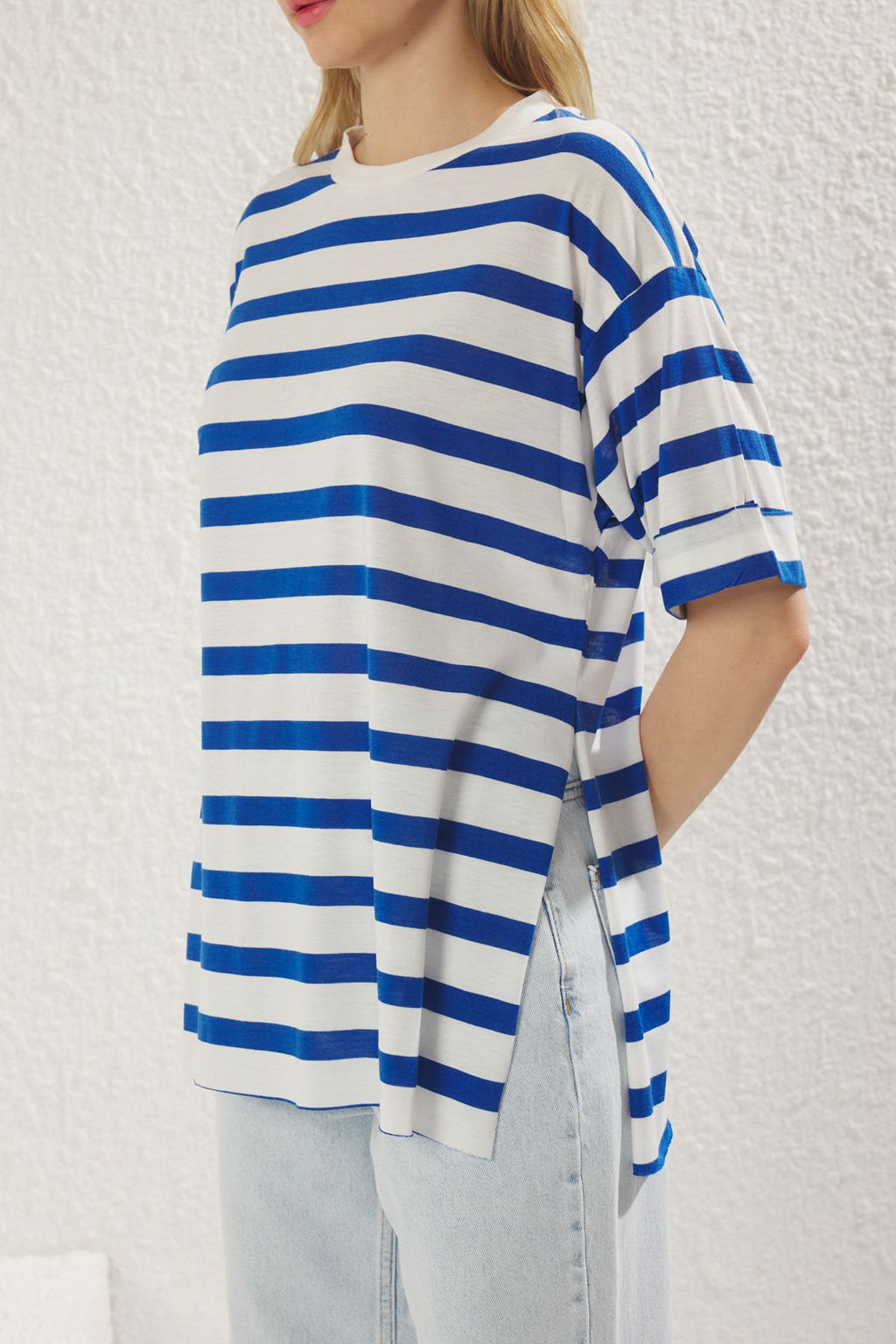 Mavi Cizgili Duble Kol Asimetrik Boyfriend Orme T-Shirt TWOSS20TS0828