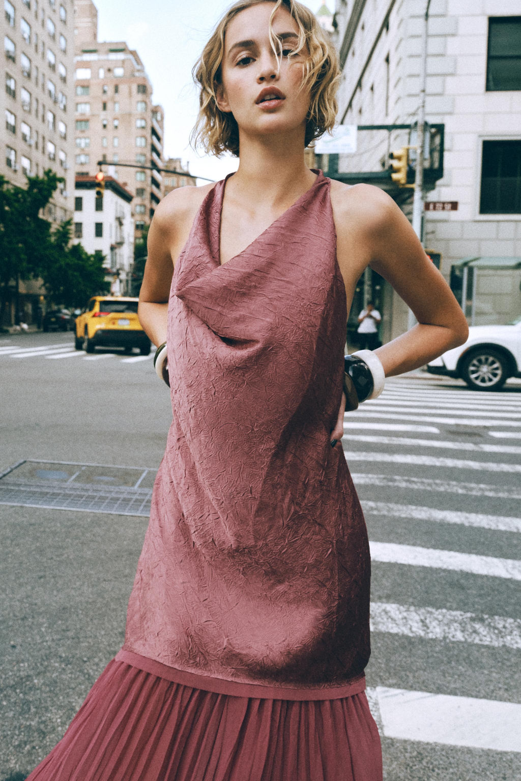 PLEATED CONTRAST MIDI DRESS - Zara фото 11