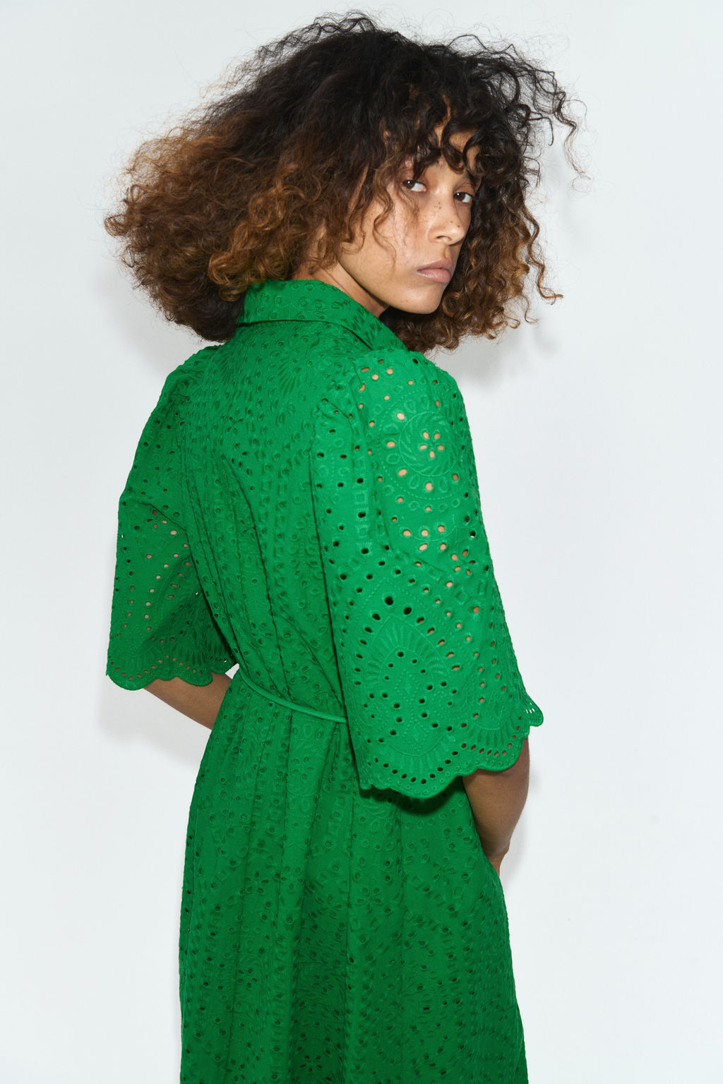 Vestido camisero de algod?n con bordado ingl?s - H&m фото 5