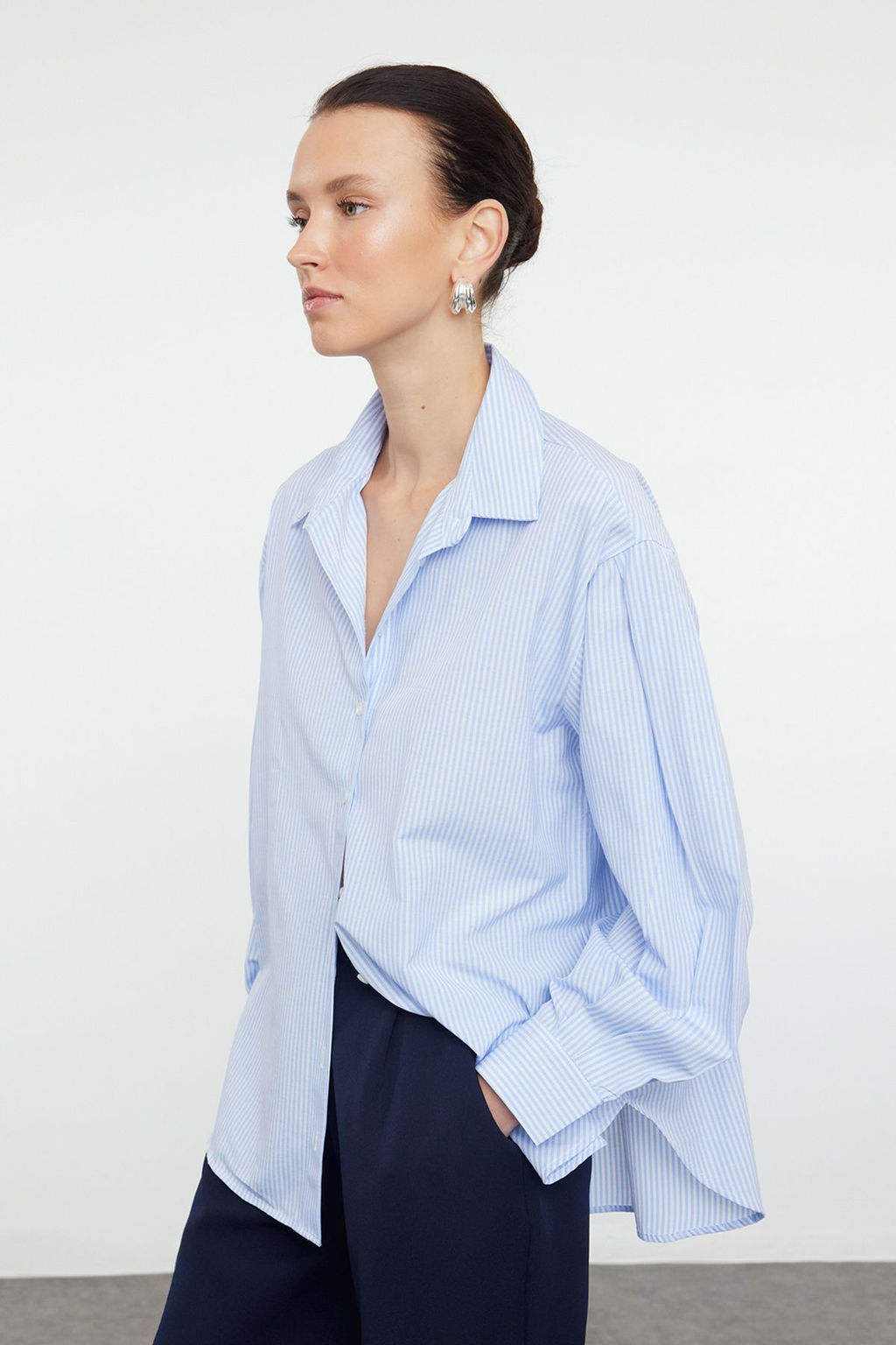 Mavi Cizgili Oversize/Genis Kal?p Dokuma Gomlek TWOSS23GO00144