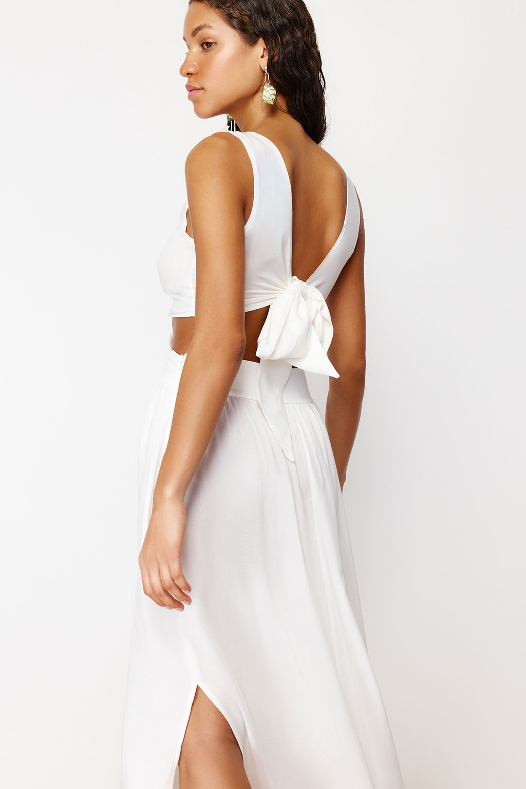 TRENDYOLMILLA Siyah Dokuma Puskullu Cut Out/Pencere Maxi Plaj Elbisesi TBESS21EL3624 фото 14