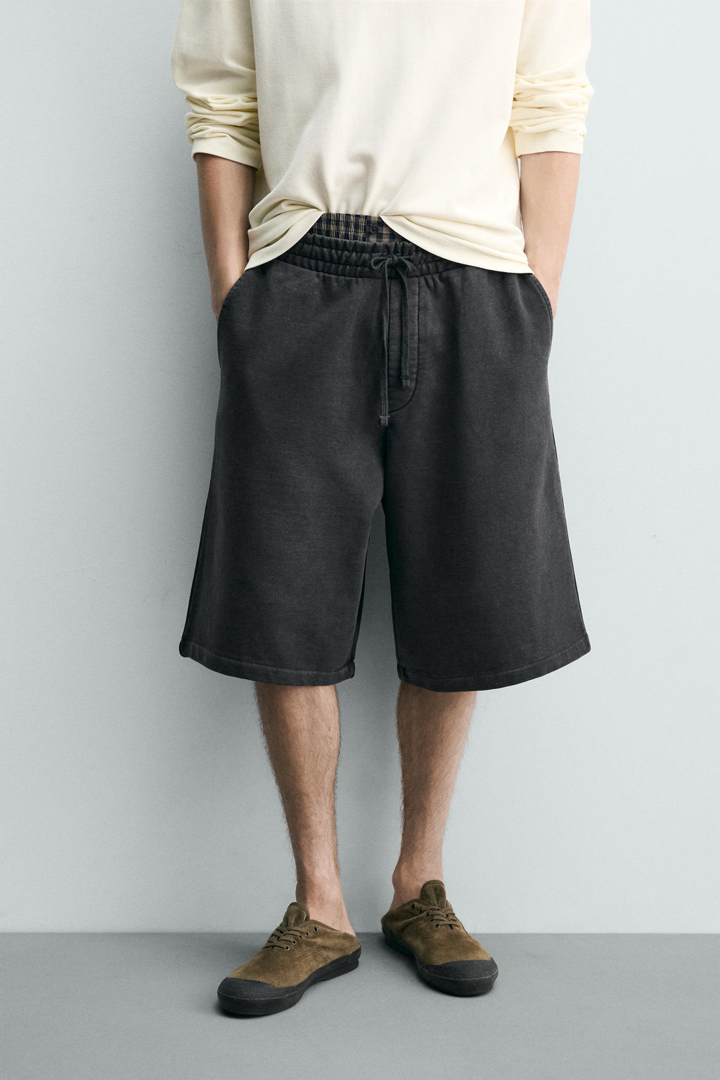 BERMUDA JOGGER RELAXED FIT EFECTO LAVADO / Antracita oscuro