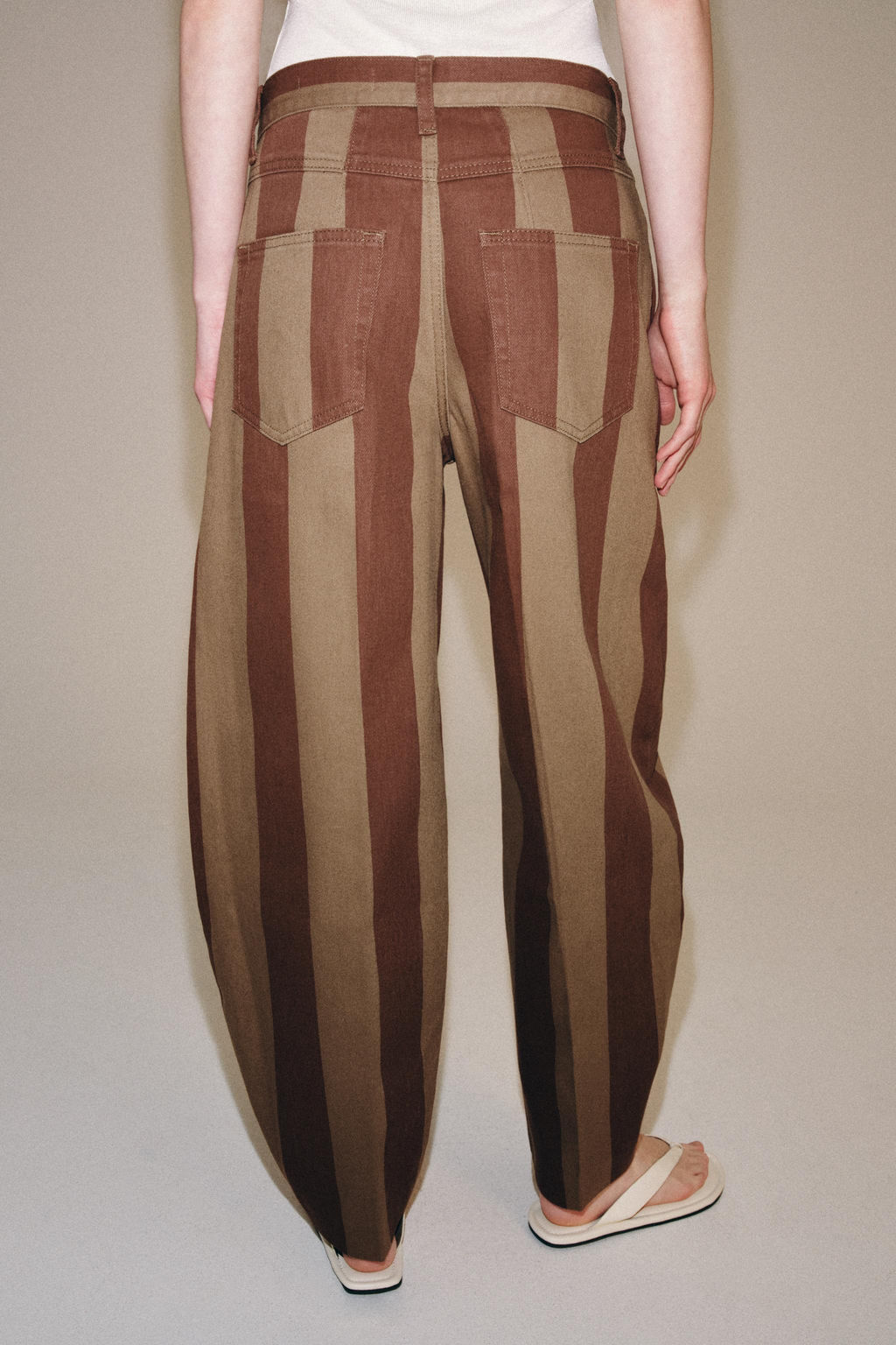 JEANS ZW COLLECTION TAPERED TIRO ALTO RAYAS / rayas - Zara фото 4