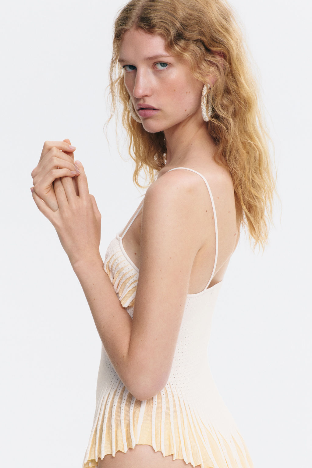 Top en punto pointelle con detalles de volante - H&m фото 4