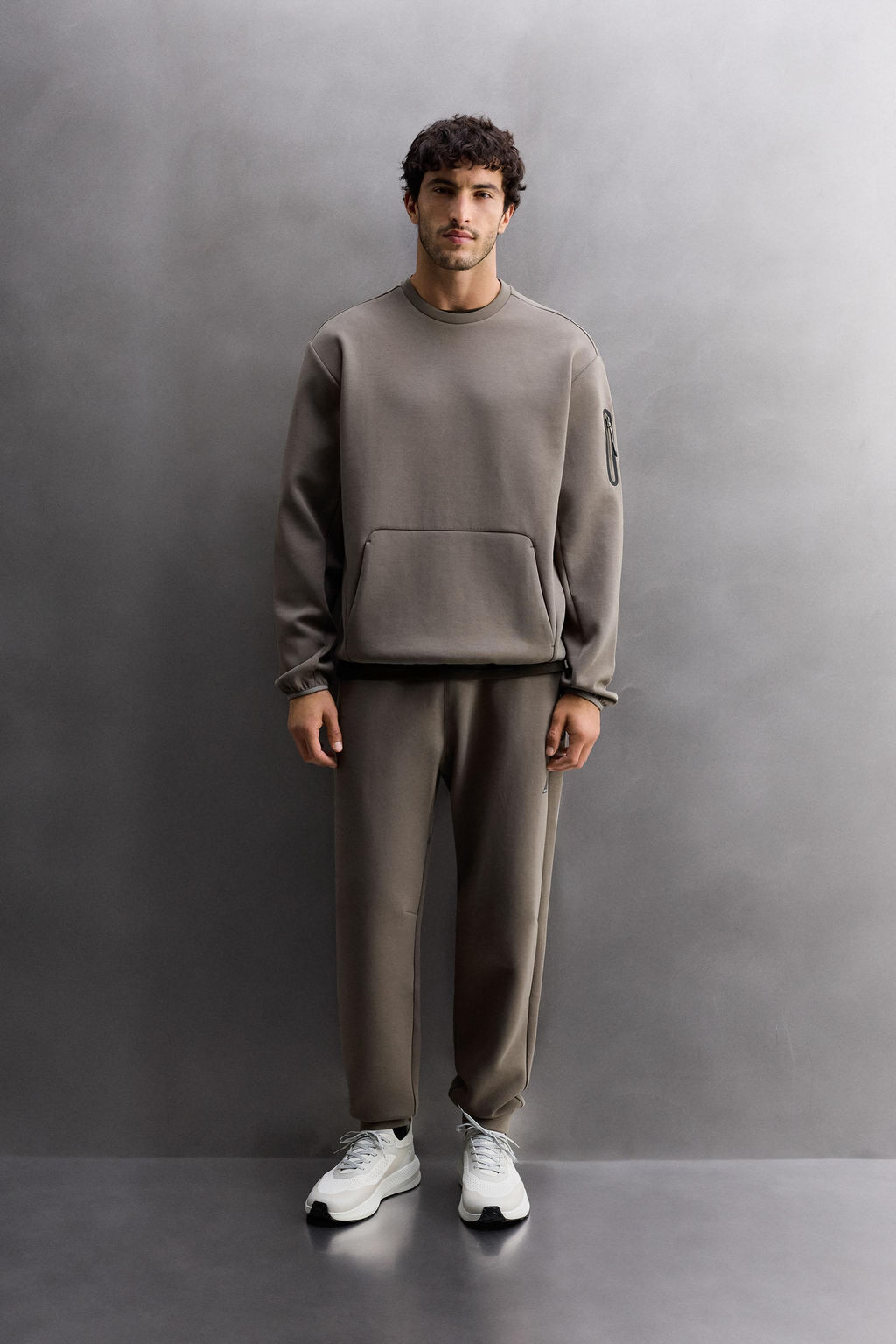 TECHNICAL CREW NECK SWEATSHIRT